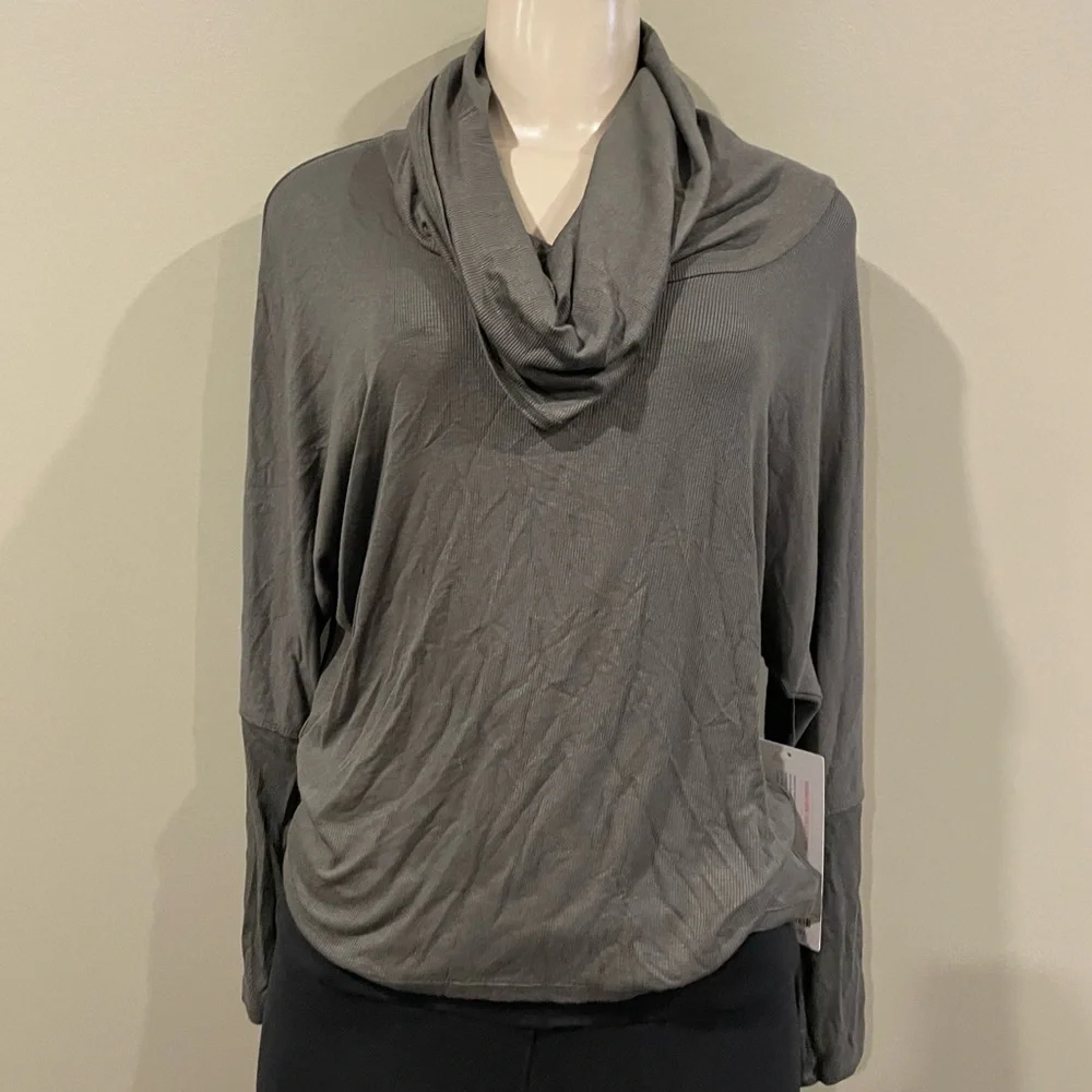 Tonic Active / Amsonia bamboo green long sleeve with cowl hood size small - Picture 7 of 8